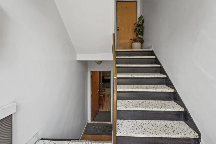 6961 - 6965 Av Wiseman, Montréal, QC for sale - Interior Photo - Image 2 of 4