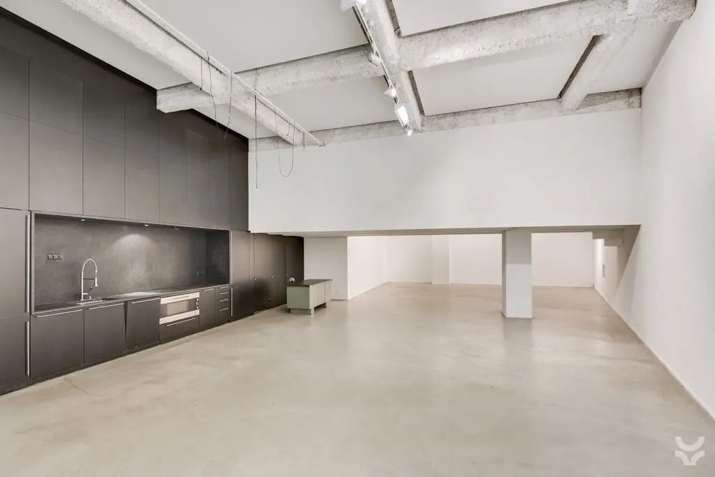 Office in Paris for sale Building Photo- Image 1 of 14