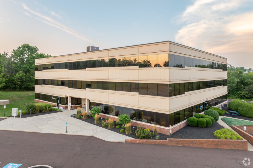 1610 Medical Dr, Pottstown, PA for lease - Building Photo - Image 1 of 16