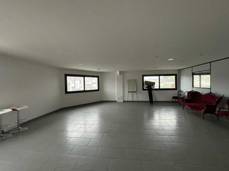 Office in Bassens for sale - Interior Photo - Image 1 of 7