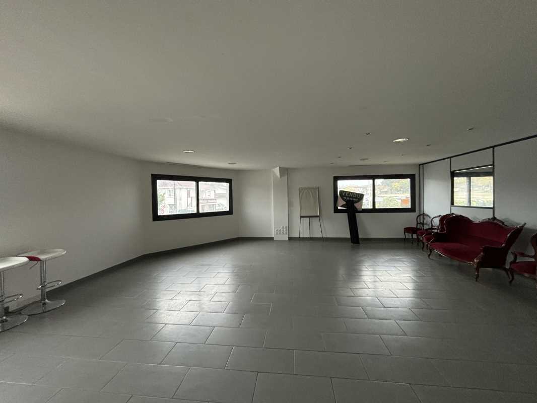 Office in Bassens for sale Interior Photo- Image 1 of 8