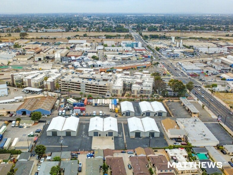 South Gate Portfolio portfolio of 3 properties for sale on LoopNet.com - Building Photo - Image 2 of 8