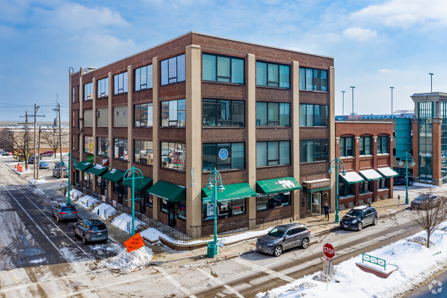 240 N Milwaukee St, Milwaukee, WI for sale - Primary Photo - Image 1 of 1