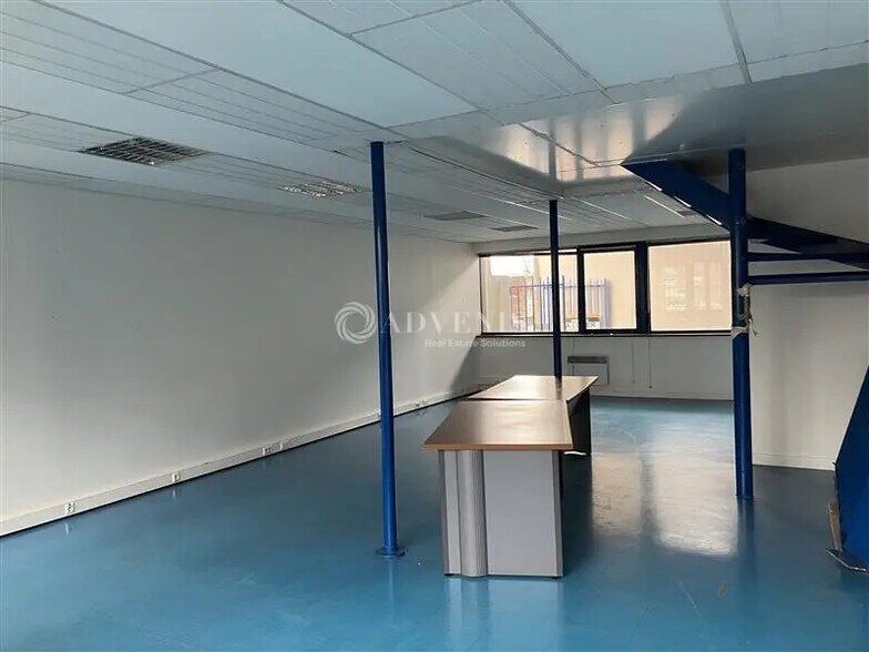 Office in Bourges for lease - Building Photo - Image 2 of 5