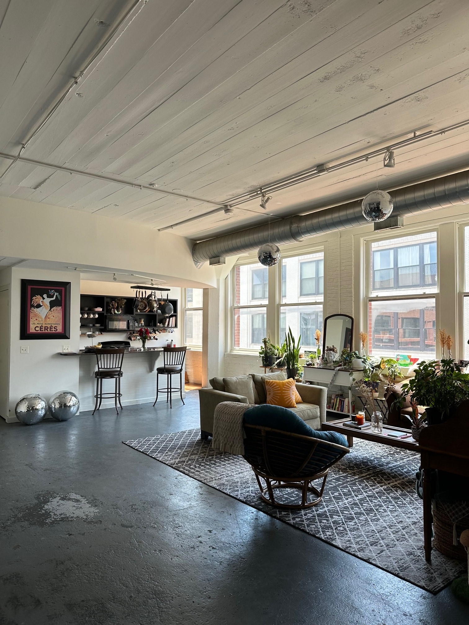 2255 S Michigan Ave, Chicago, IL for lease Interior Photo- Image 1 of 2