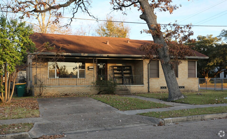 800 Houston St, Conroe, TX for sale - Primary Photo - Image 1 of 1