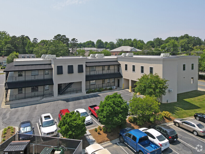 2102 N Elm St, Greensboro, NC for lease - Building Photo - Image 3 of 6