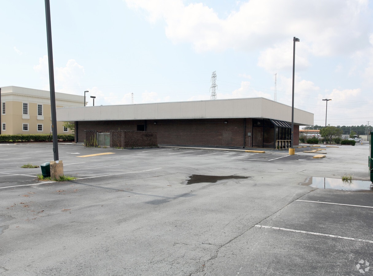 302 Western Blvd, Jacksonville, NC 28546