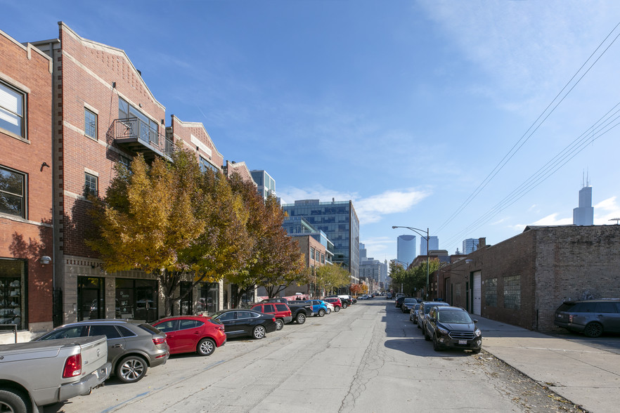 1044 W Fulton Market, Chicago, IL for lease - Building Photo - Image 3 of 7