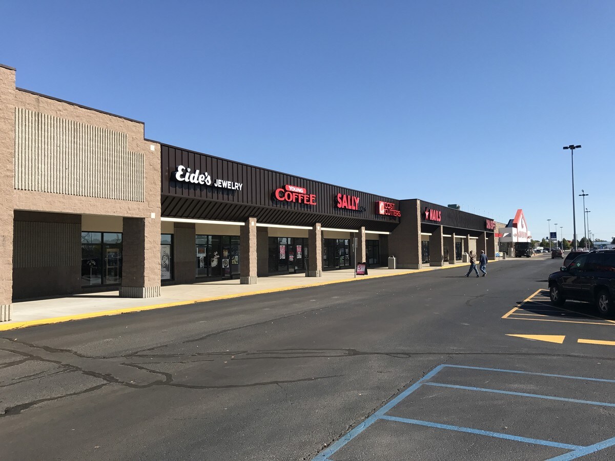3202 E Hwy 10, Moorhead, MN 56560 EasTen Shopping Center