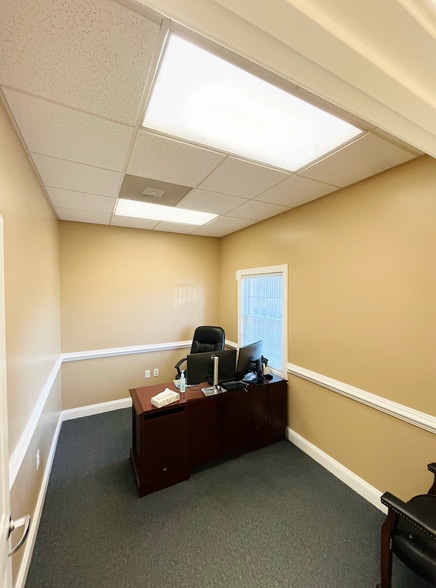 172 Linden Dr, Winchester, VA for sale - Interior Photo - Image 2 of 41