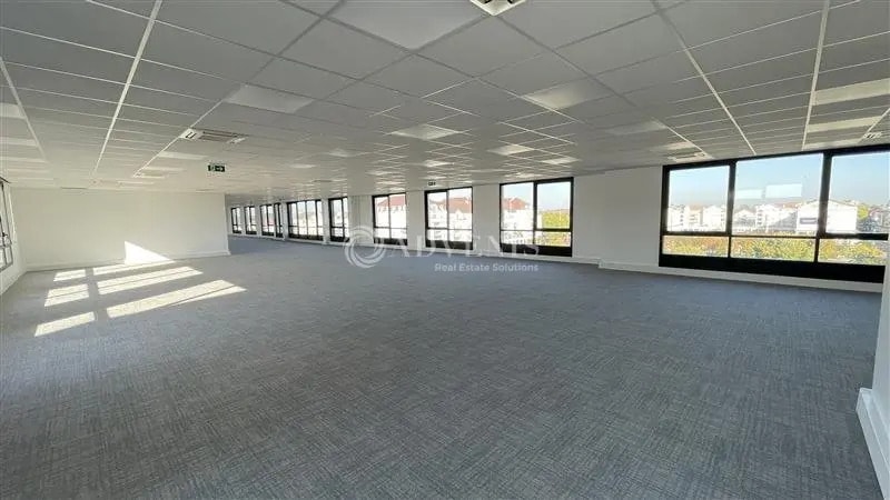 Office in Bussy-Saint-Georges for lease Interior Photo- Image 1 of 12