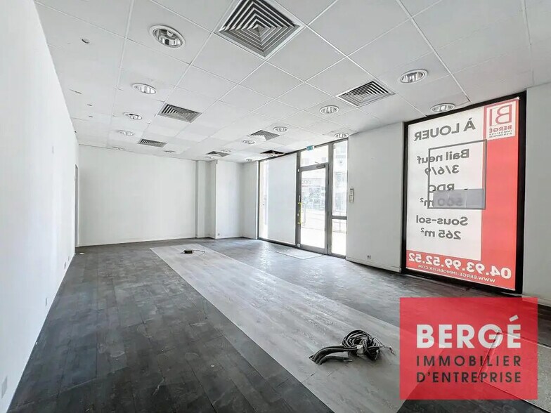 Retail in Cannes for lease - Interior Photo - Image 1 of 8