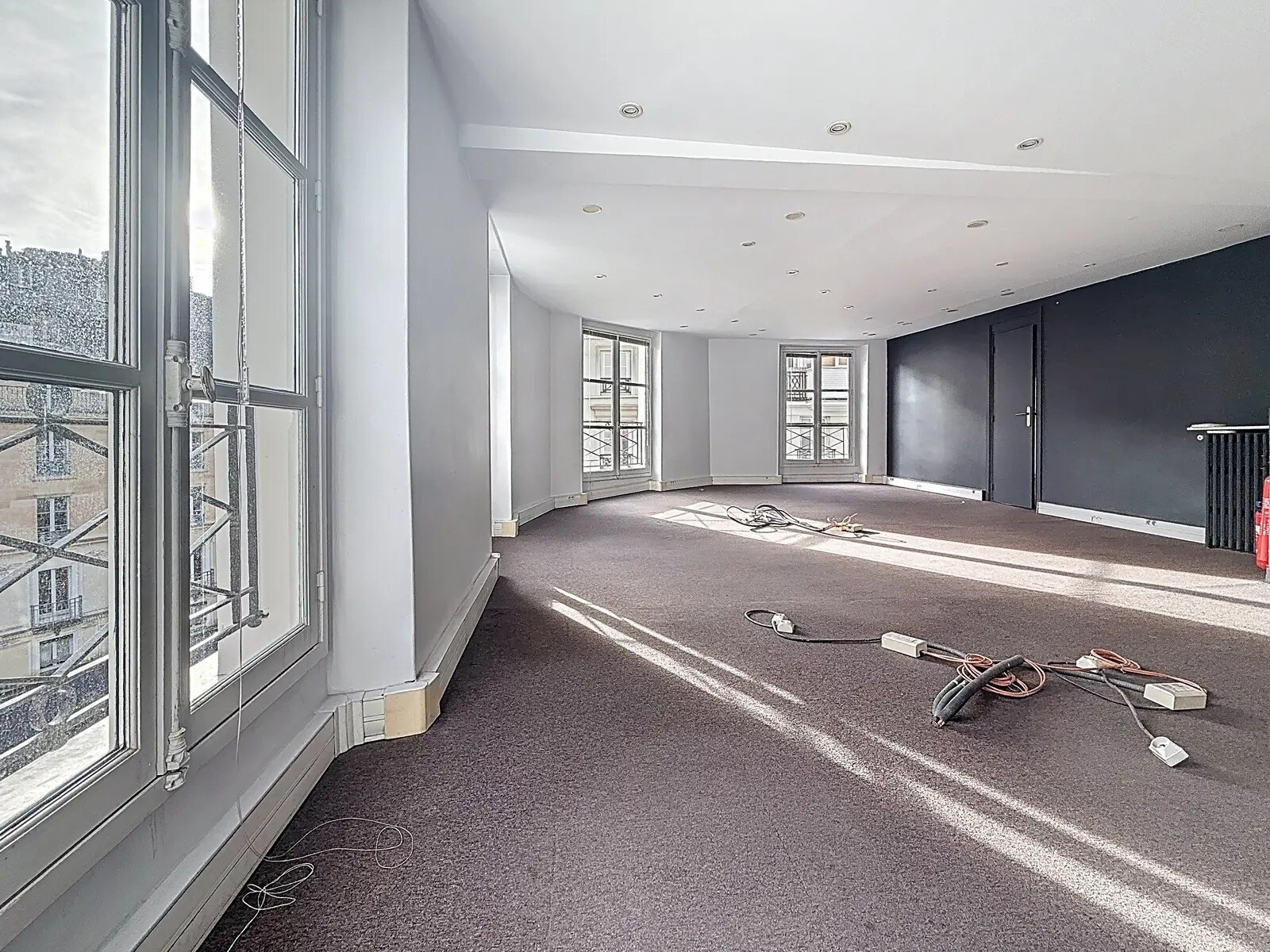 Office in Paris for lease Primary Photo- Image 1 of 17