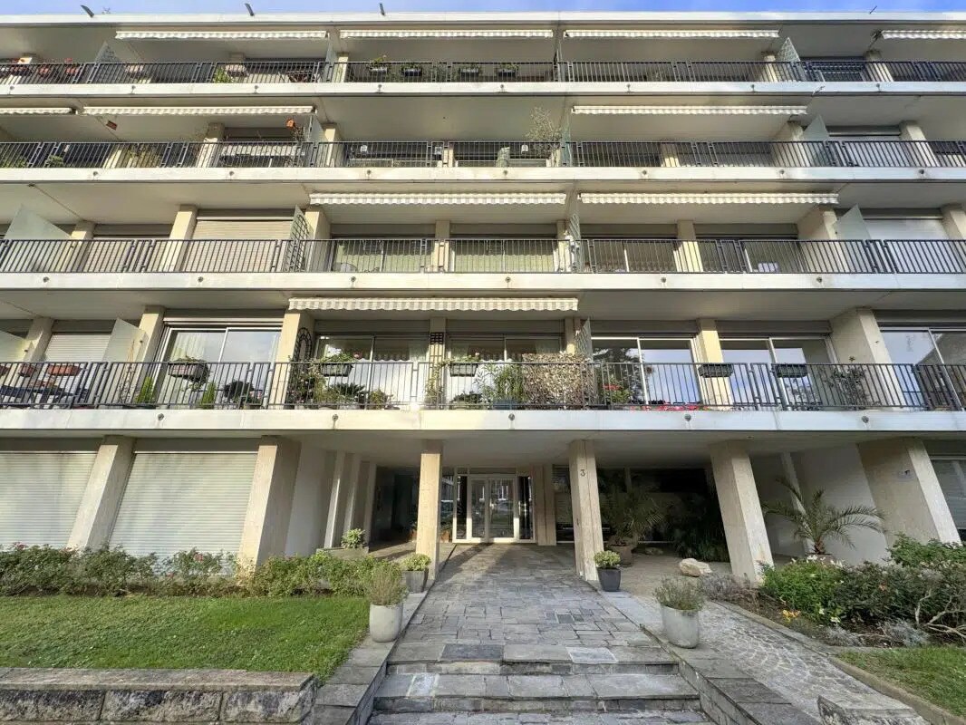 Office in Versailles for sale Building Photo- Image 1 of 16