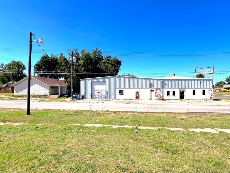127 N 9th St, Chickasha, OK for sale - Building Photo - Image 3 of 21