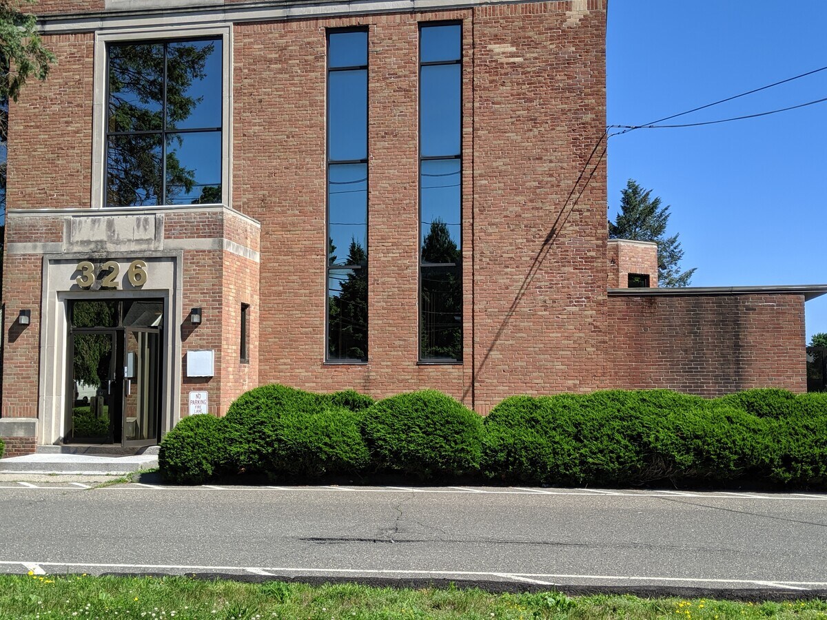 326 W Main St, Milford, CT 06460