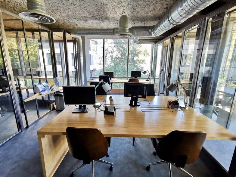 Office in Bordeaux for lease - Building Photo - Image 3 of 10