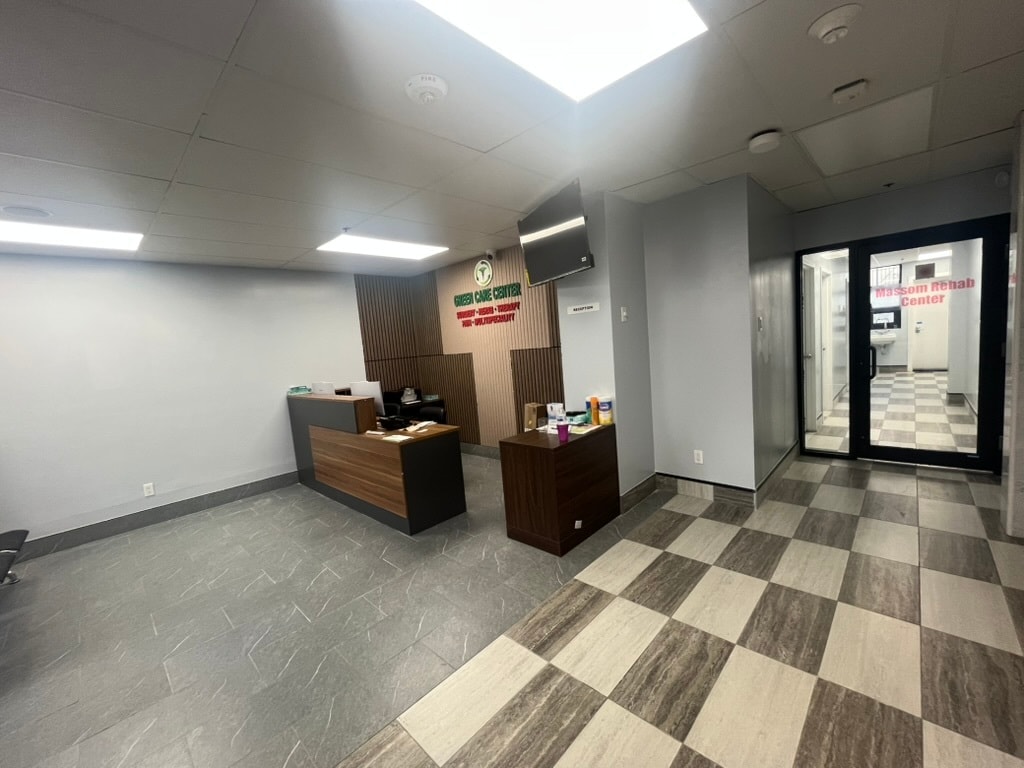 41-12 77th St, Elmhurst, NY for lease Interior Photo- Image 1 of 14