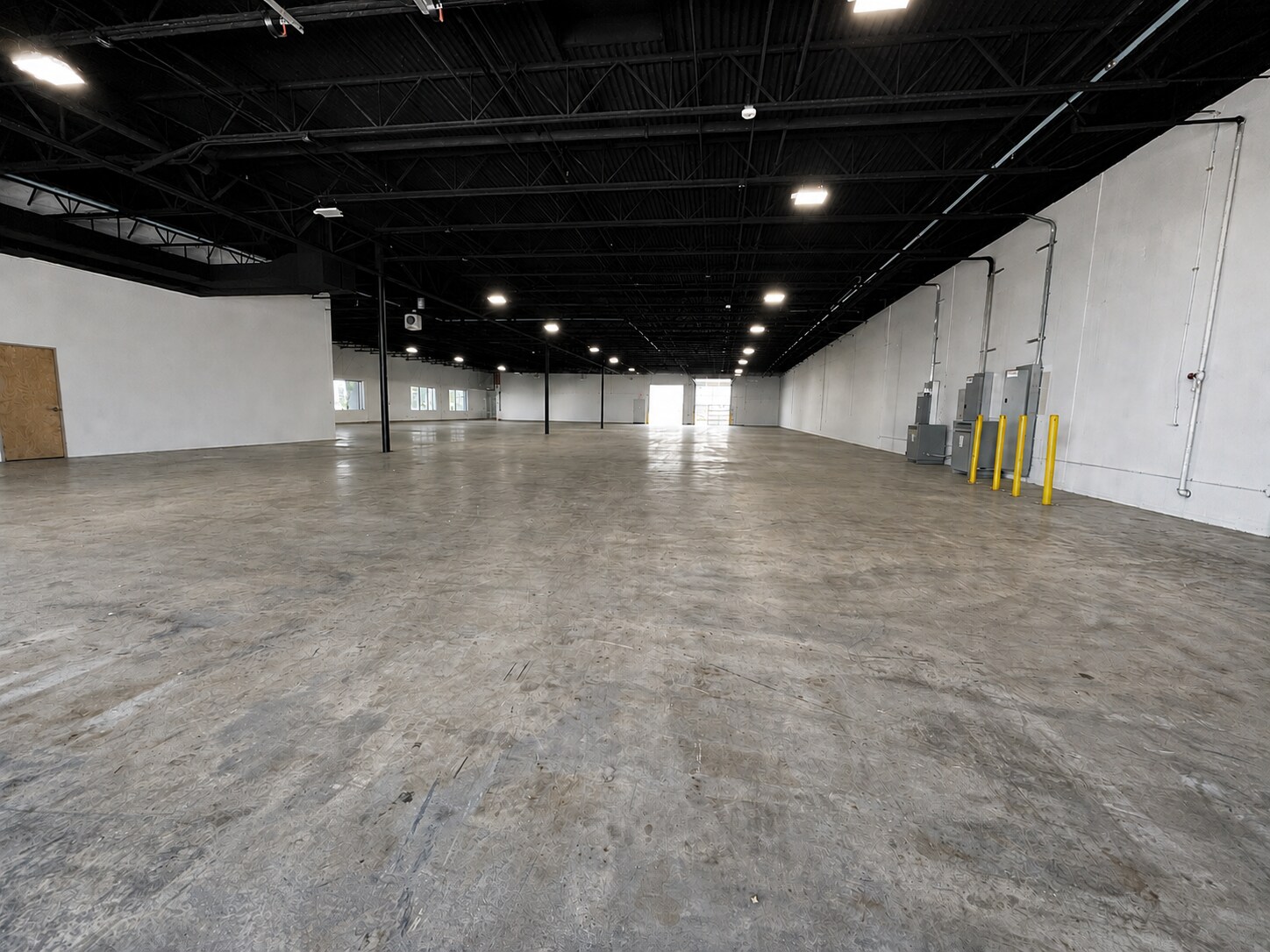 12901 Hutton Dr, Farmers Branch, TX for lease Interior Photo- Image 1 of 4