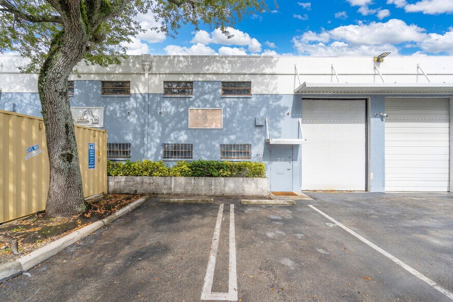 8267 8281 NW 64th St Miami FL - 8267 8281 NW 64th St Miami FL Building Photo 3 Large 