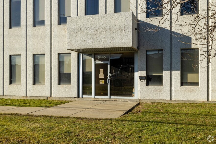 6445 Ch de la Côte-de-Liesse, Montréal, QC for lease - Building Photo - Image 3 of 12