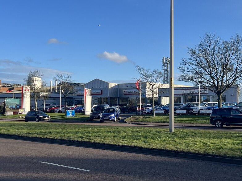 Kingsway E, Dundee for lease - Primary Photo - Image 1 of 2