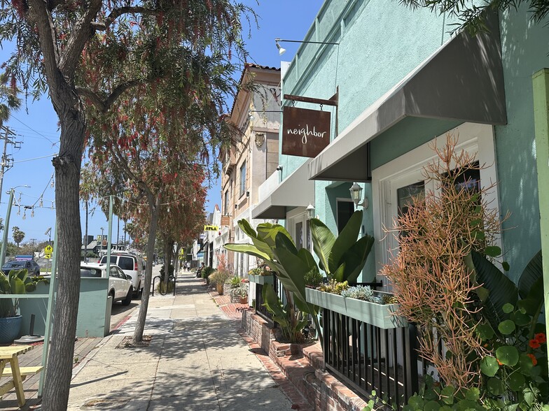 1031 Abbot Kinney Blvd, Venice, CA for lease - Building Photo - Image 1 of 9