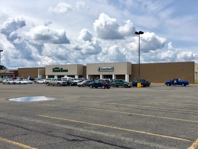 1911 N Mitchell St, Cadillac, MI for sale - Building Photo - Image 1 of 1