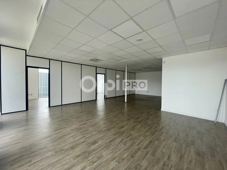 Office in Reims for lease - Building Photo - Image 2 of 5