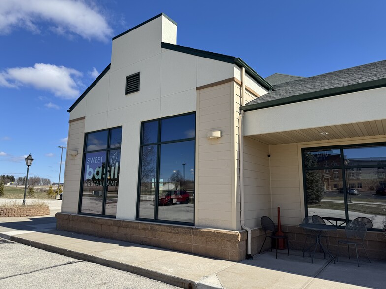 637-651 Walton Dr, Plymouth, WI for lease - Building Photo - Image 2 of 15