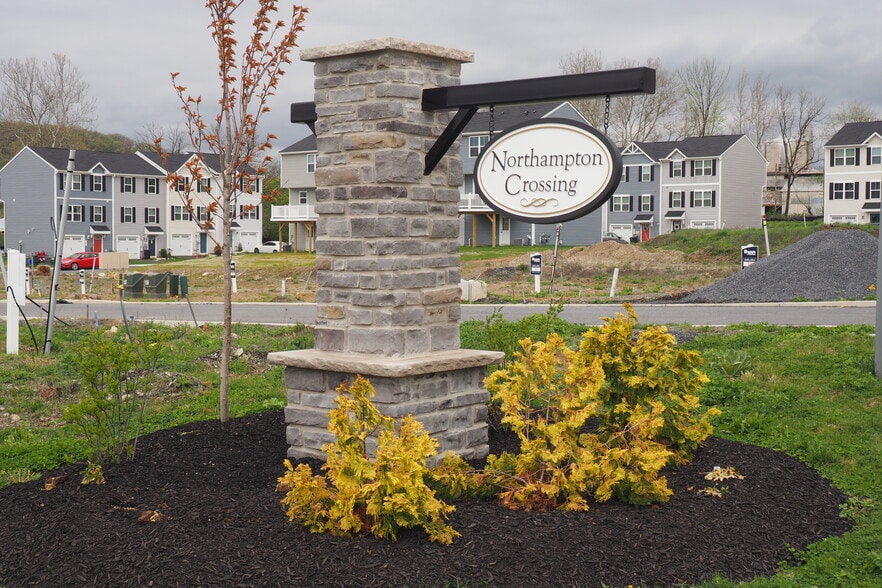 2102 Main St, Northampton, PA for lease - Building Photo - Image 3 of 9