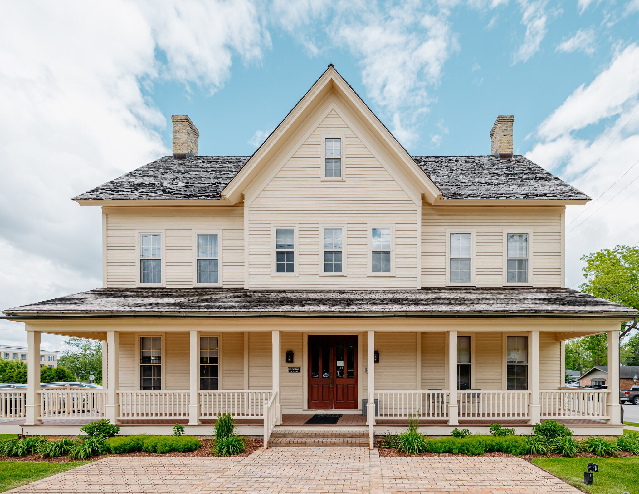 645 Wells St, Delafield, WI for sale Building Photo- Image 1 of 1