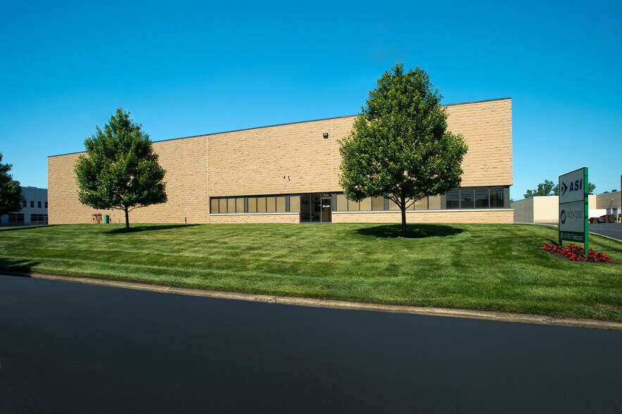 131-135 Fieldcrest Ave, Edison, NJ for lease - Building Photo - Image 1 of 2