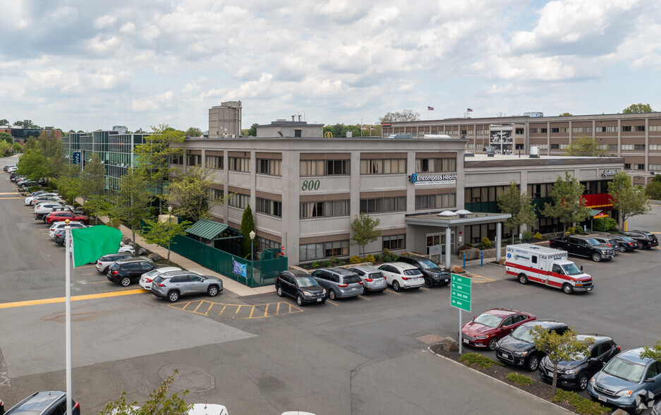 800 Cummings Ctr, Beverly, MA for lease - Primary Photo - Image 1 of 33