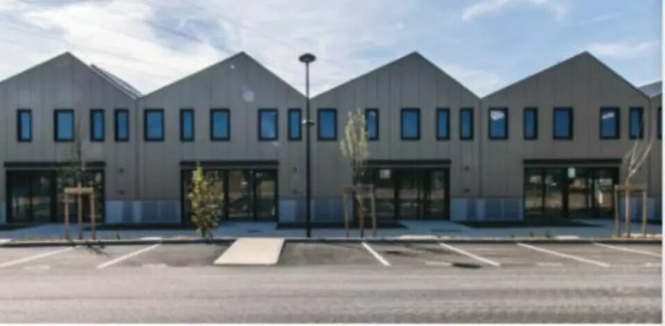 Flex in Toussieu for sale - Building Photo - Image 1 of 10