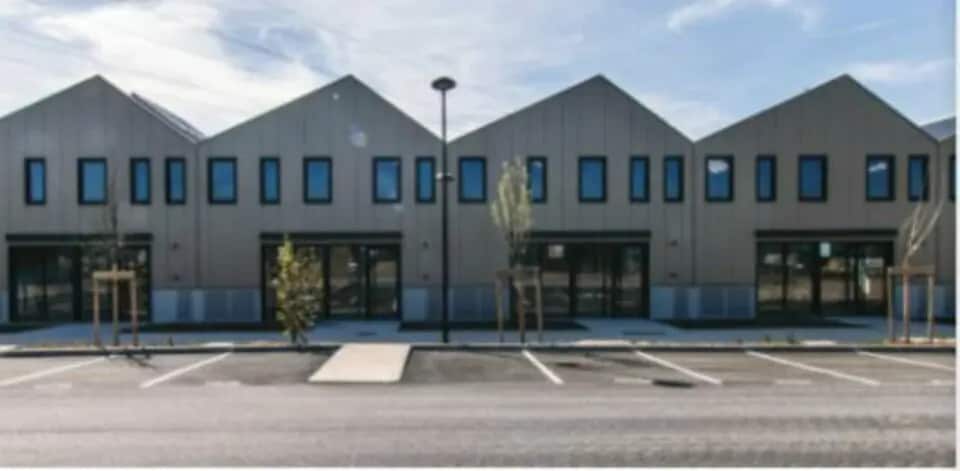 Flex in Toussieu for sale Building Photo- Image 1 of 11