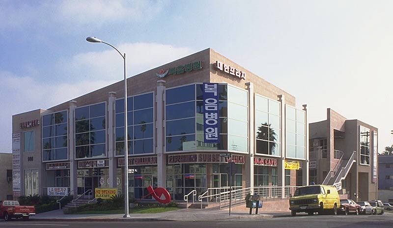 966 S Western Ave, Los Angeles, CA for lease - Building Photo - Image 2 of 16