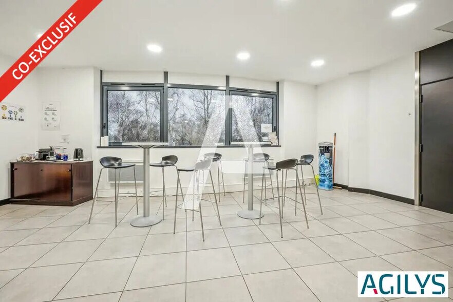 Flex in Saclay for sale - Interior Photo - Image 3 of 12