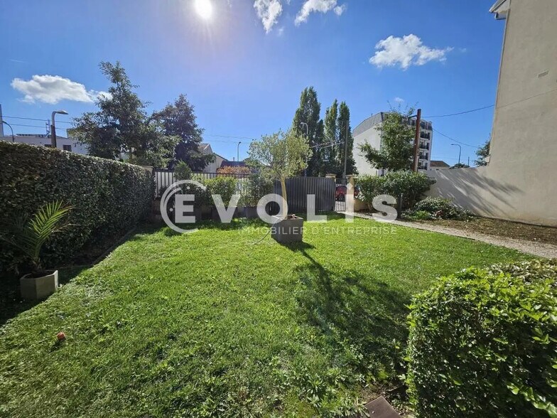 Office in Clamart for sale - Building Photo - Image 1 of 15