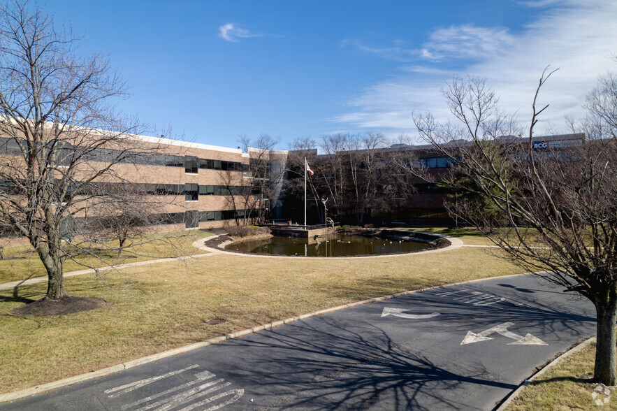 51 Haddonfield Rd, Cherry Hill, NJ for lease - Building Photo - Image 3 of 15