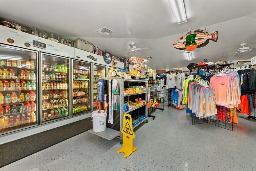 2052 Danford St, Naples, FL for sale - Interior Photo - Image 3 of 10