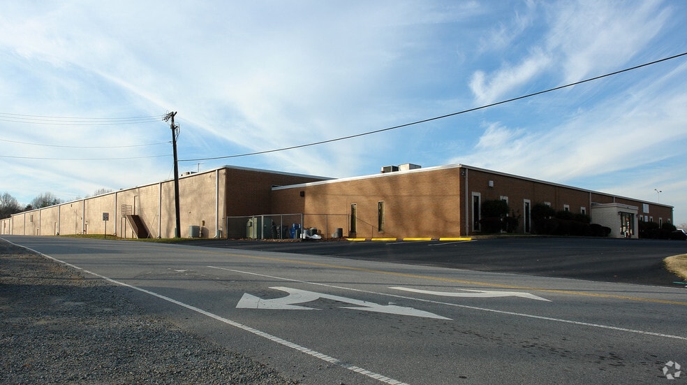 1919 N Bridge St, Elkin, NC 28621