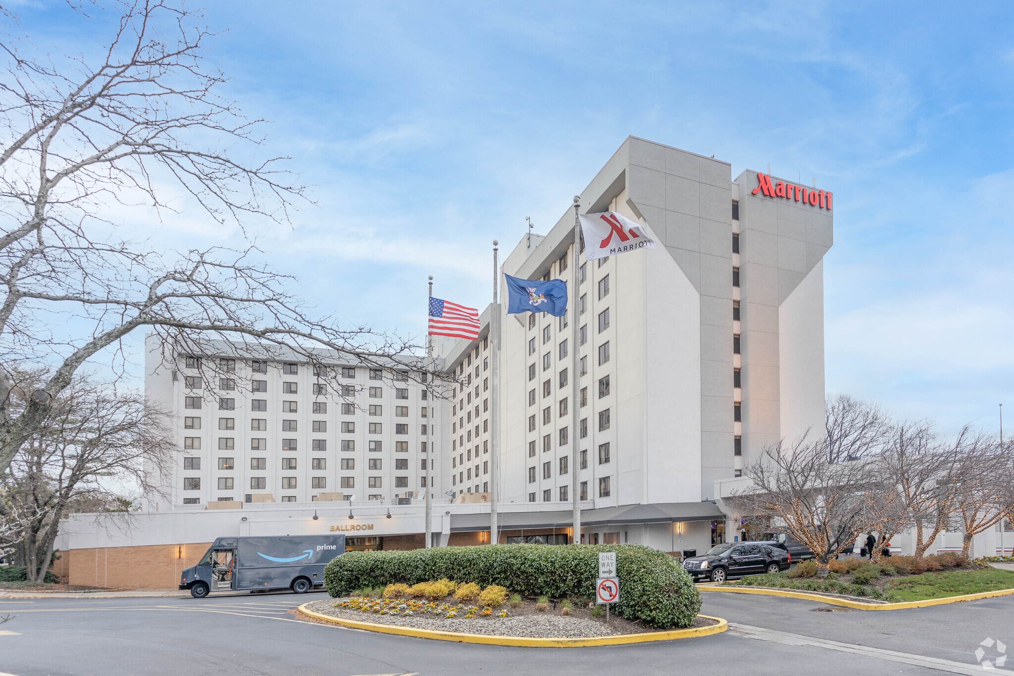 102-05 Ditmars Blvd, East Elmhurst, NY for sale Primary Photo- Image 1 of 1