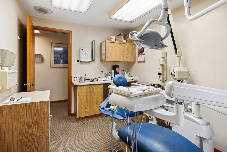 2642 Audubon Rd, Eagleville, PA for sale - Interior Photo - Image 2 of 16