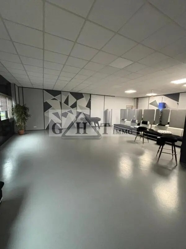 Office in Créteil for lease Interior Photo- Image 1 of 3