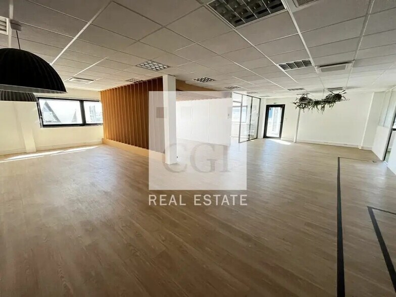 Office in Pusignan for lease - Interior Photo - Image 1 of 13