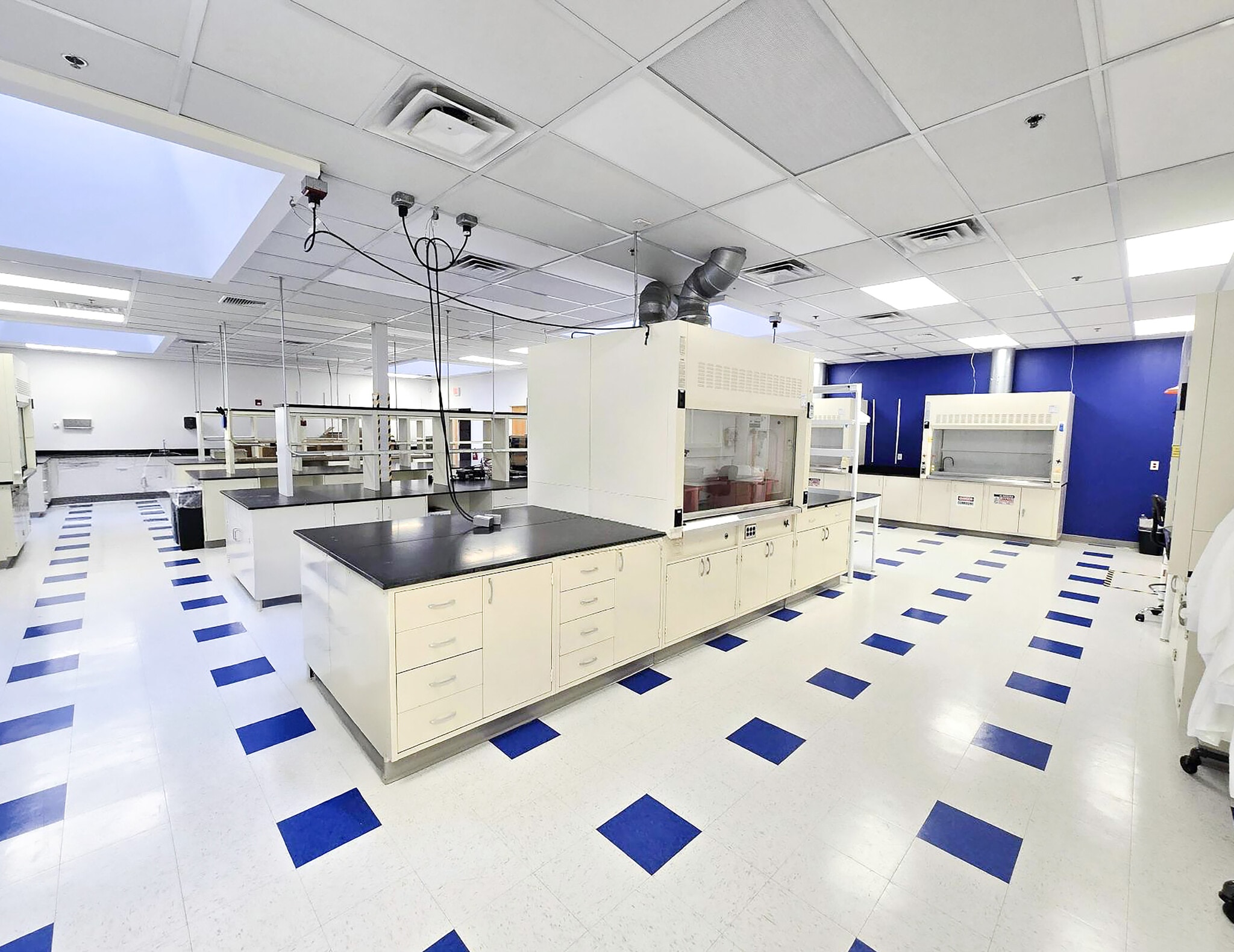 35-37 Spinelli Pl, Cambridge, MA for lease Interior Photo- Image 1 of 6