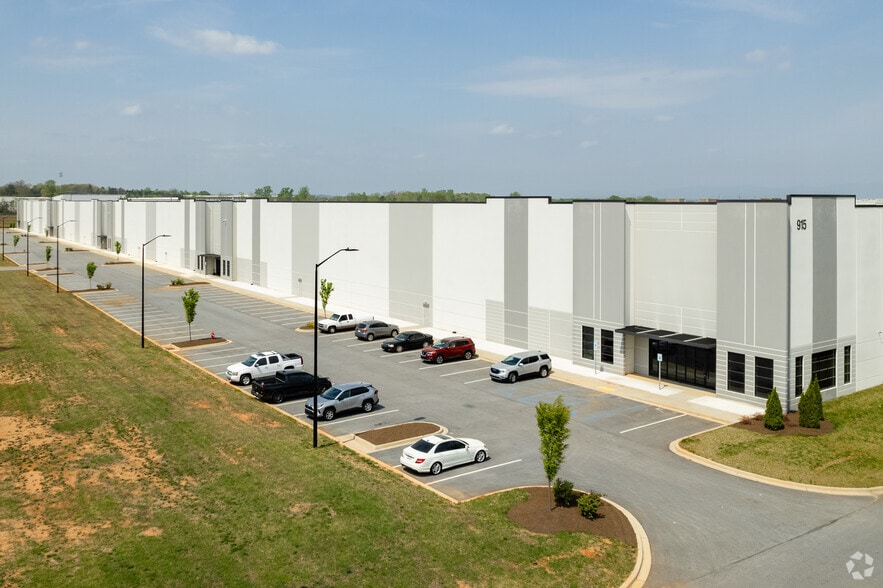 915 Victor Hill Rd, Greer, SC for sale - Building Photo - Image 2 of 9