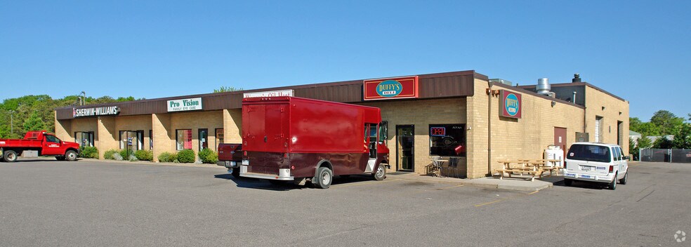 1696-1700 Old Country Rd, Riverhead, NY for sale - Primary Photo - Image 1 of 1